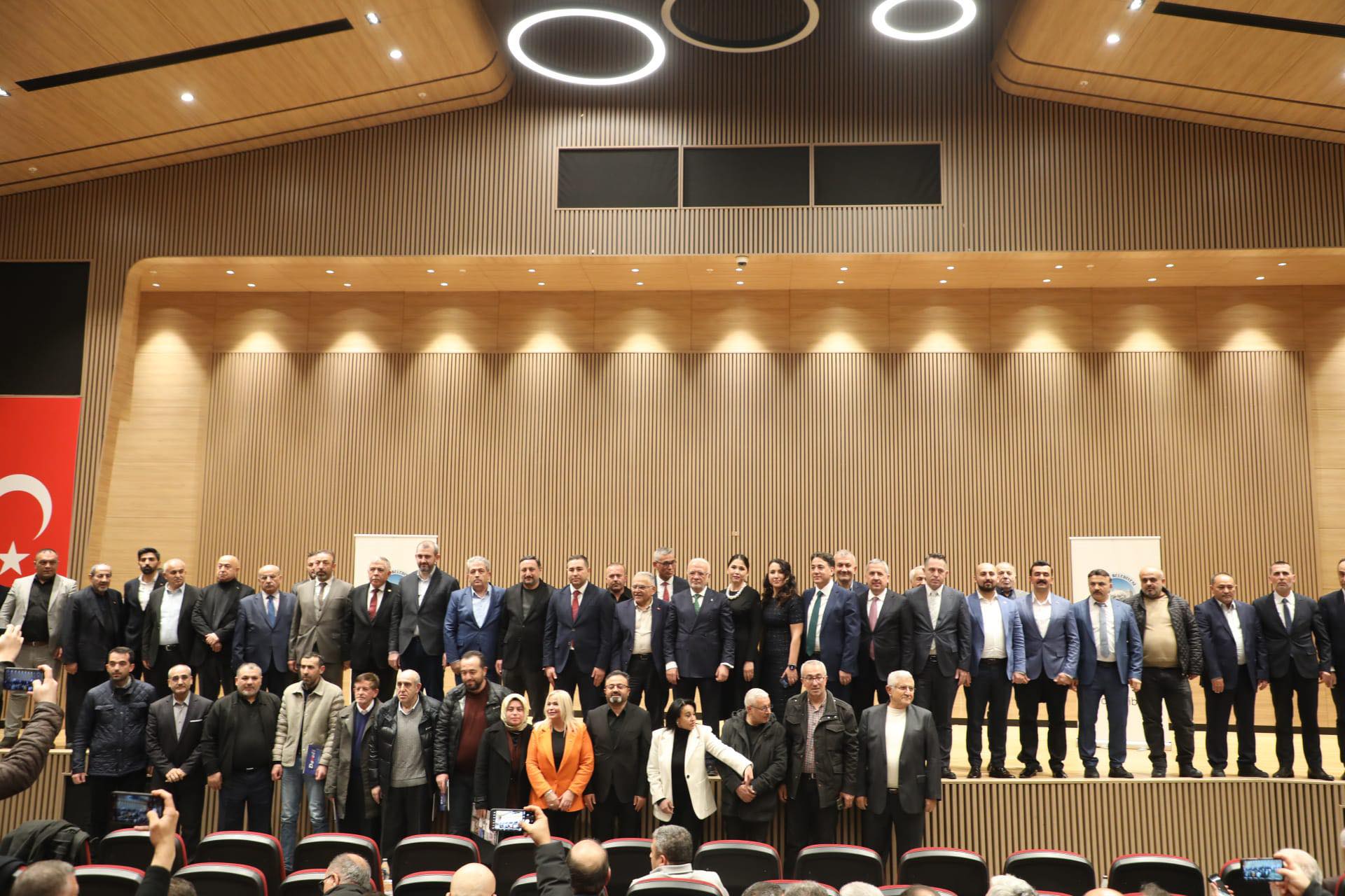 Büyükkılıç, İstanbul'da Develililer Buluşması ve Kayserililer Zirvesi'ne Katıldı